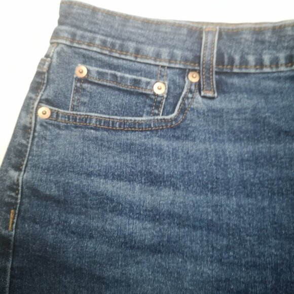 Denizen from Levi's Ladies Size 33 Mid Rise Medium Wash Jean Shorts - Picture 8 of 13